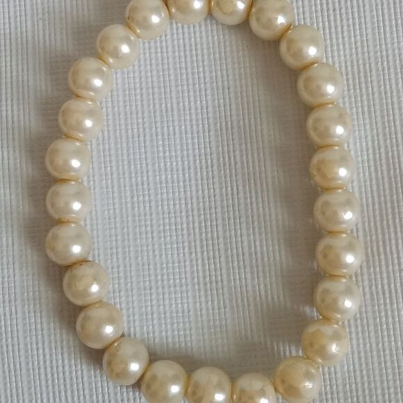 Assortment of 6 Multicolored Acrylic Plastic Beads Elastic Lightweight Bracelets - Picture 5 of 13